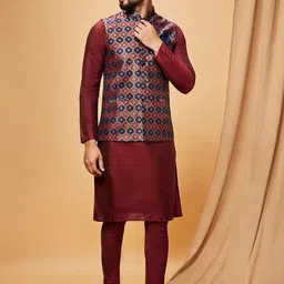 KISAH Men Red Regular Kurta With Churidar And Nehru Jacket image 4