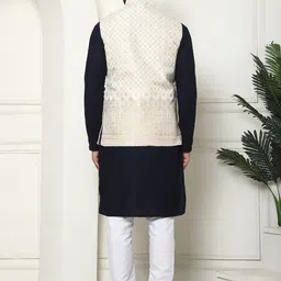SOJANYA Checked Embroidered Thread Work Pure Cotton Kurta with Pyjama & Nehru Jacket image 3