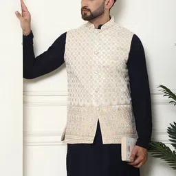 SOJANYA Checked Embroidered Thread Work Pure Cotton Kurta with Pyjama & Nehru Jacket image 4
