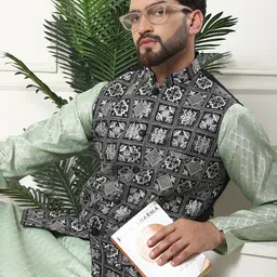 SOJANYA Men Regular Thread Work Kurta with Churidar image 5