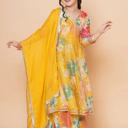 Little Zing Girls Floral Printed Gotta Patti Kurta Set-picture-39