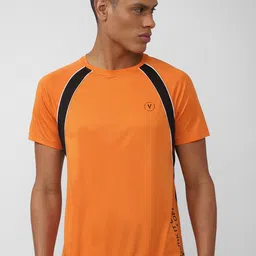 Van Heusen Colourblocked Slim Fit Cycling T-shirt-image-25