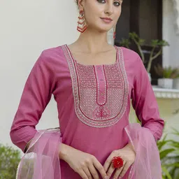 VredeVogel Geometric Embroidered Regular Sequinned Straight Kurta With Trouser & Dupatta image 5