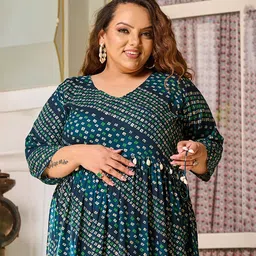 PrettyPlus by Desinoor.com Plus Size Bandhani Printed V-Neck Midi Dress image 4