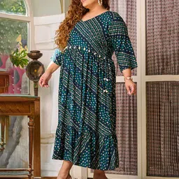 PrettyPlus by Desinoor.com Plus Size Bandhani Printed V-Neck Midi Dress image 5