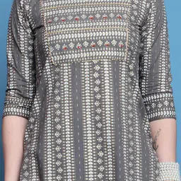 Rajnandini Sweetheart Neck Printed Tunic image 4