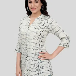 Saree Swarg Abstract Printed Kurti image 4