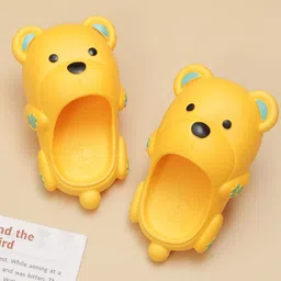 Yellow Bee Boys Happy Paws Bear Self Design Rubber Sliders-42