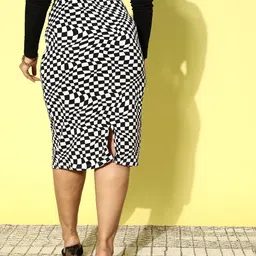 Berrylush Curve Plus Size Checked Back Slit Pencil Skirt image 5