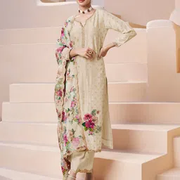 Seerat Women Ethnic Motifs Embroidered Dola Silk Kurta With Trousers & Dupatta-image-40