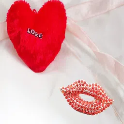 UNIVERSITY TRENDZ Lipstick Brooch With Heart Pillow Gift Set-image-90