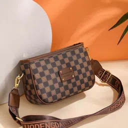 Diva Dale Printed PU Structured Handheld Bag with Quilted-18
