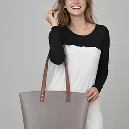 Toteteca Textured PU Structured Handheld Bag with Quilted-10