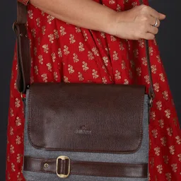 THE CLOWNFISH Textured Structured Sling Bag image 2