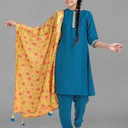 FASHION DREAM Girls Chinnon Solid Kurta Pant And Dupatta Set-picture-30