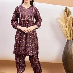 Stylo Bug Girls Ethnic Motifs Printed Gotta Patti Pure Cotton Straight Kurta with Salwar-image-11