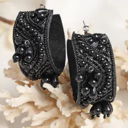 Moedbuille Silver Plated Black Beads & Pearls Contemporary Handcrafted Hoop Earrings-36