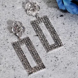 SOHI Silver-Plated Stone-Studded Floral Shaped Drop Earrings-10