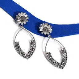 SOHI Silver Plated Stone Studded Drop Earrings-10