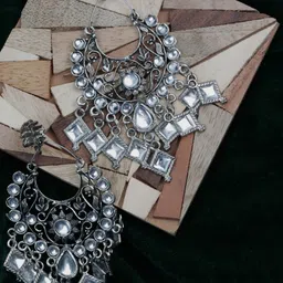 VAGHBHATT Geometric Chandbalis Earrings-5
