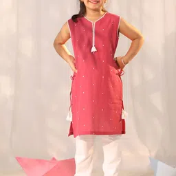 VASTRAMAY Girls Embroidered Regular Thread Work Pure Cotton Kurta-picture-39