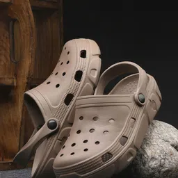 HRX by Hrithik Roshan Men Brown Rubber Clogs-image-3