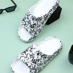 Pampy Angel Men Printed Rubber Sliders-picture-27