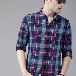 Roadster Men Navy Blue  Magenta Pink Regular Fit Checked Casual Shirt-image-12