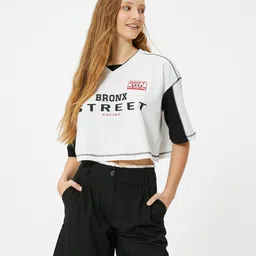 Koton Typography Printed V Neck Crop T-shirt-image-24