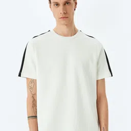 Koton Men Solid Round Neck Cotton T-shirt-image-92