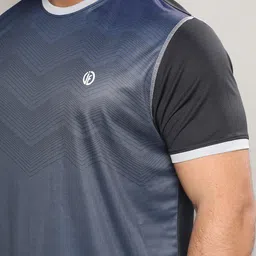 Instafab Plus Size Colourblocked Regular T-shirt image 3