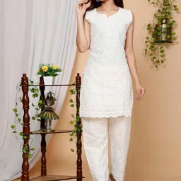 MIRAVAN Floral Embroidered V-Neck Chikankari Pure Cotton Chikankari Straight Kurti-picture-42
