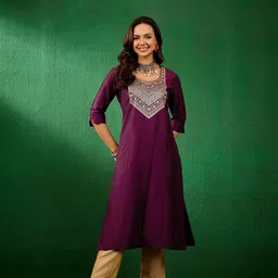 Sangria Floral Yoke Design Sequinned Straight Kurta-39