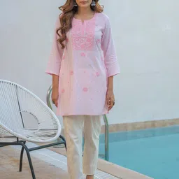 Ode by House of Pataudi Floral Embroidered Sequinned Staright Kurti-24