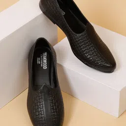 Teakwood Leathers Men Textured Leather Comfort Insole Basics Mojaris-15