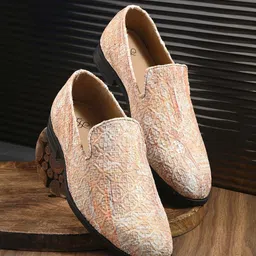 House Of Pataudi Men Embroidered Casual Slip On Mojaris-picture-23