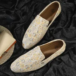 House Of Pataudi Men Embroidered Casual Slip On Mojaris-picture-34