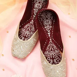 House of Pataudi Women Embellished Ethnic Handcrafted Mojaris-23