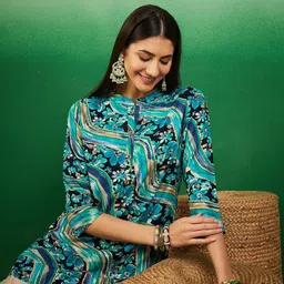 Sangria Floral Printed Mandarin Collar Straight Kurti-image-69