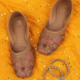 ICONICS Women Brown Ethnic Mojaris Flats-picture-31