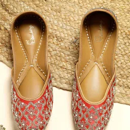 ELANBERG Ethnic Embellished Square Toe Mojaris-51