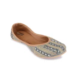 DESI COLOUR Square Toe Ethnic Embellished Mojaris-23
