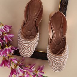 Sole Saga Women Embellished Ethnic Mojaris Flats-96