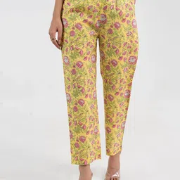 GULABOSITABO Floral Printed Pure Cotton Mid-Rise Regular Fit Trousers-image-4