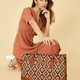 FARGO Geometric Printed Structured Handheld Bag image 5