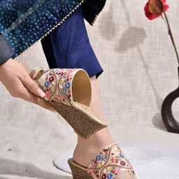 Shoetopia Girls Embroidered One Toe Wedges-image-86