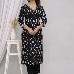Veshviti Abstract Printed V-Neck Embroidered Sequinned Kurta with Trousers-18