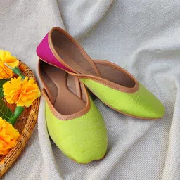 THE MADRAS TRUNK Women Colourblocked Ethnic Leather Mojaris-image-10