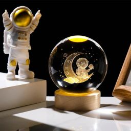 3D Astronaut Shape Crystal Light Night Glass Ball Night Lamp Wood Base Night Lamp-image-51