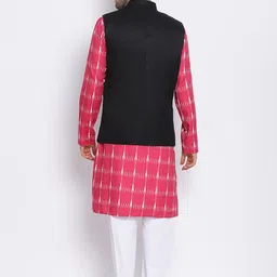 hangup plus Men Printed Kurta with Pyjamas And Nehru jacket Set image 3
